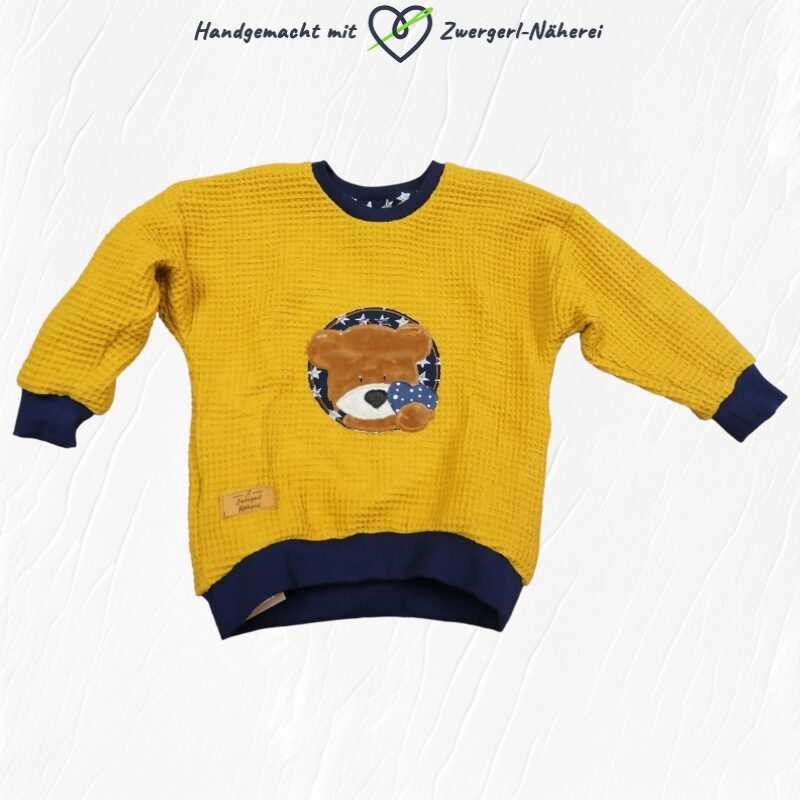 Kinder-Sweater gelbes Waffelpiqué mit Teddy-Stickapplikation handmade aus Baumwolle