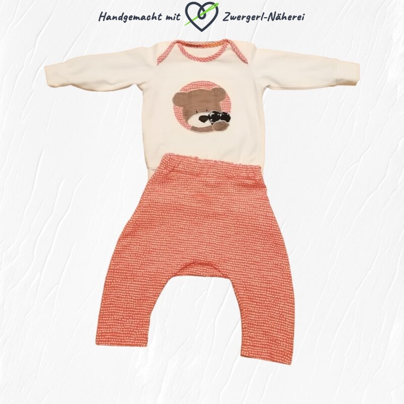 Kombi-Set Hose und Shirt koralle mit Teddy für Kind und Baby handmade aus Bio-Baumwolle Vorderansicht