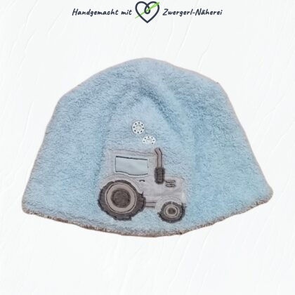 Bademütze Frotteehaube aus kuscheligem blauem Baumwoll-Webfrottee und Traktor Stickapplikation