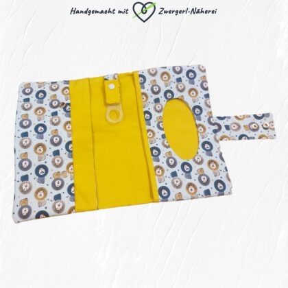 Windeltasche gelb mit blauem Löwen-Motiv handmade optional mit Spruch geplottet Innenansicht