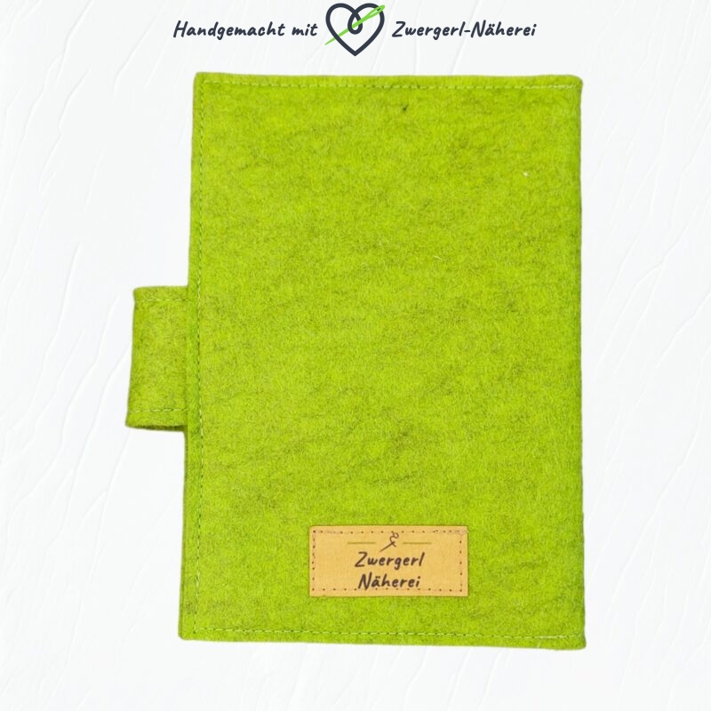 Mutterkindpass-Hülle Grün Merino-Wollfilz Lamm-Stickapplikation handmade Top Qualität Rückansicht