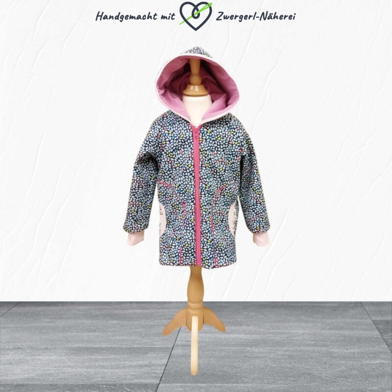 Softshell-Jacke mit Kapuze Blütenblätter und Rosa handgenähte Top-Qualität Kindermode Herbstmode Wintermode Vorderansicht
