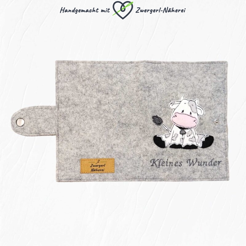 Mutterkindpass-Hülle Hellgrau personalisiert Kuh-Motiv Baby-Ausstattung in top handmade Qualität Aussenseite