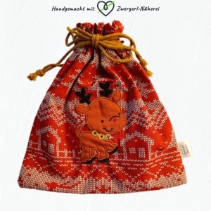 Geschenksackerl Weihnachtsmuster personalisierbar Weihnachtssackerl aus Stoff mit Rentier geschlossen handmade für Babys und Kinder