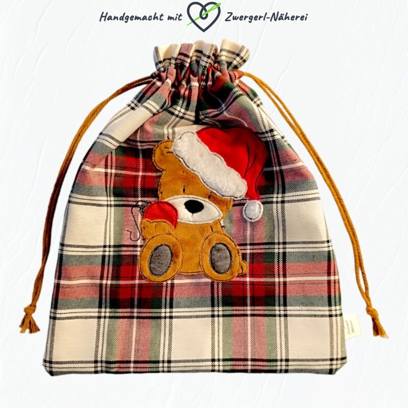 Weihnachtssackerl Geschenksackerl personalisierbar aus Stoff mit Teddybär-Motiv geschlossen handmade für Babys und Kinder