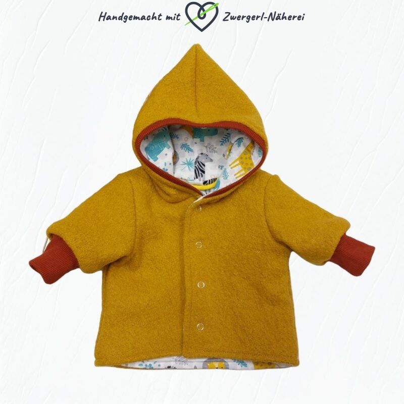 Wollwalk-Jacke mit Kapuze exklusive handmade Qualität im Wunsch-Design geschlossen
