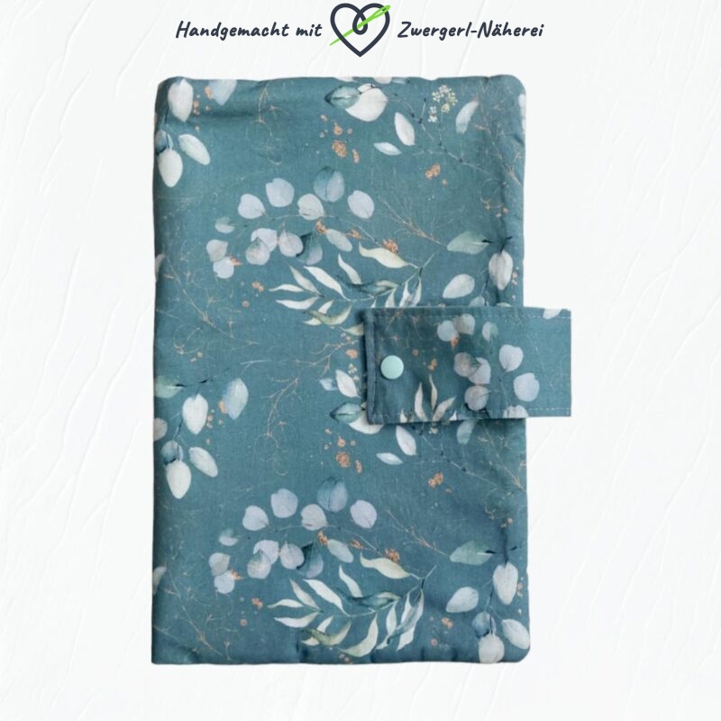 Windeltasche Grün mit Eukalyptus-Muster aus Baumwolle Wickeletui Baby-Accessoire in Top handmade Qualität Vorderansicht