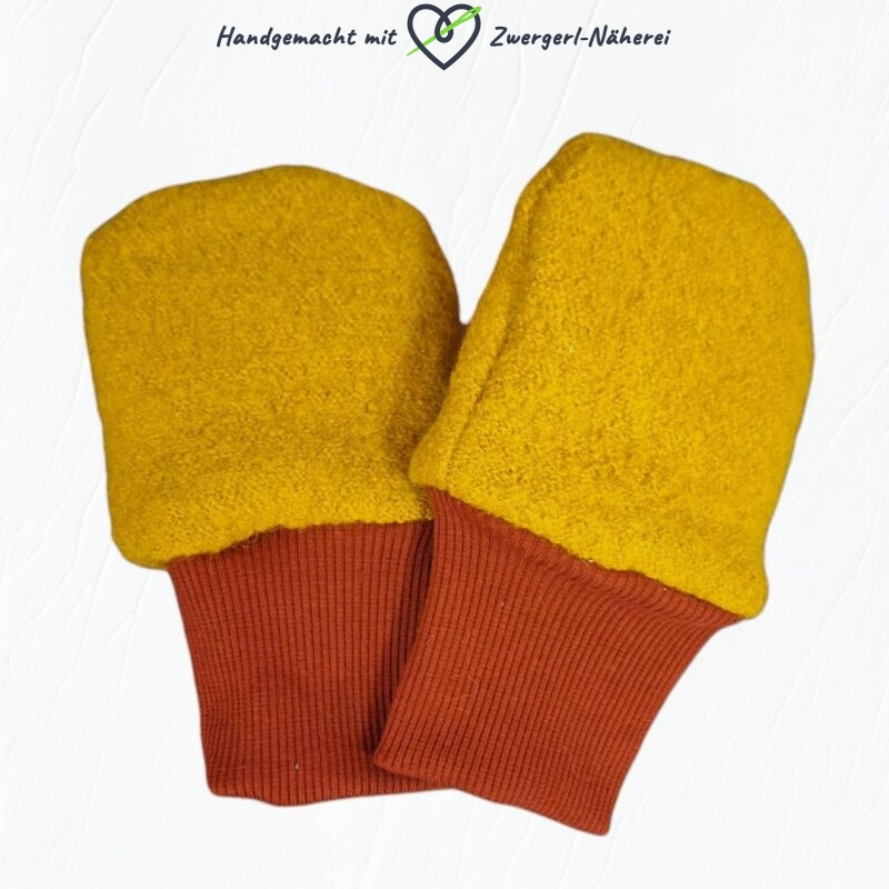 Fäustlinge Handschuhe Senfgelb mit Stern rotbraunes Bündchen und Streifenmuster Winterzeit Top handmade Qualität Hinteransicht
