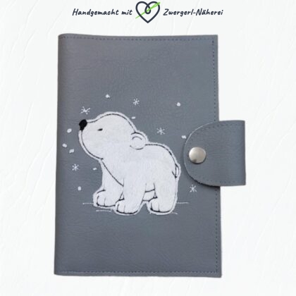 Mutterkindpasshülle dunkelgraues Kunstleder mit Eisbär-Motiv Stickapplikation handmade Top Qualität Vorderansicht